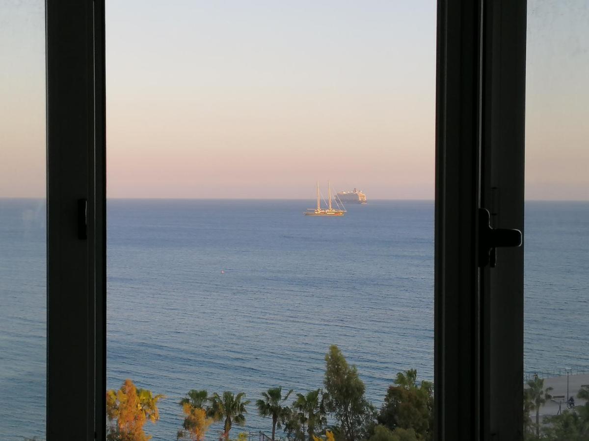 A City-Center Seaview Penthouse At Oceanic 利马索尔 外观 照片
