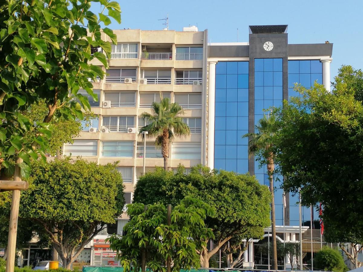 A City-Center Seaview Penthouse At Oceanic 利马索尔 外观 照片