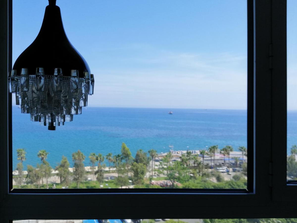 A City-Center Seaview Penthouse At Oceanic 利马索尔 外观 照片