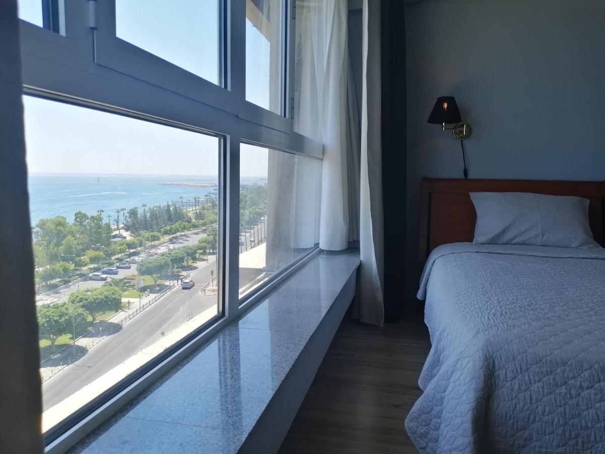 A City-Center Seaview Penthouse At Oceanic 利马索尔 外观 照片