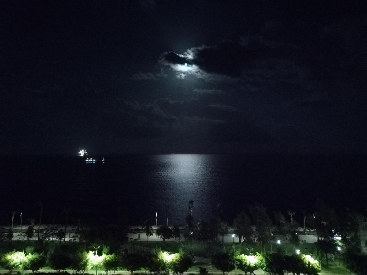 A City-Center Seaview Penthouse At Oceanic 利马索尔 外观 照片